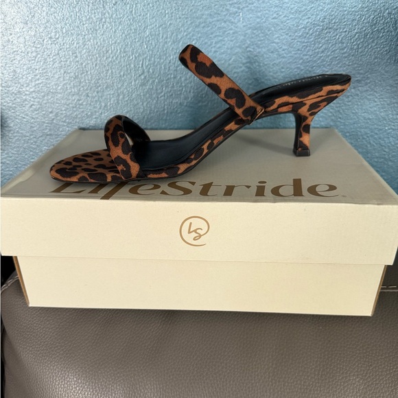 Life Stride Shoes - Women's Leopard Print Strappy Kitten Heel Sandals - Brown/Black Size 11